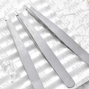 Pinzas de Cejas de Acero Inoxidable Ligeras Hechas a Mano con Punta Recta, Marca Privada Personalizada OEM/ODM para Venta en Línea - Product Image 2