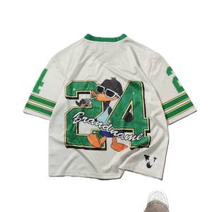 Jersey de Fútbol Americano Personalizado OEM con Gráficos de Dibujos Animados en Verde y Blanco, Estilo Varsity con Número 24, Ropa Deportiva de Malla Personalizada OEM al por Mayor - Product Image 2