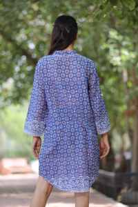 Robe courte imprimée à la main indienne pour femmes Robe d'été décontractée en coton Robe longue courte de style boho Tissu naturel à la taille - Product Image 5