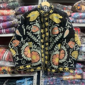 Chaqueta de algodón Suzani hecha a mano en India, chaqueta corta bordada a mano, abrigo unisex, chaqueta corta Suzani hecha a mano - Product Image 2