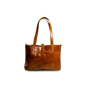 LW Sac fourre-tout en cuir avec poignée en poils de vache véritables pour femmes Sac de voyage et de shopping artisanal Portable pour l'été et l'hiver - Product Image 3