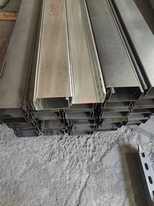 Cheminées de câbles en métal galvanisé ignifugé et thermolaqué pour applications haute et basse tension, à grands espaces entre les supports. - Product Image 5