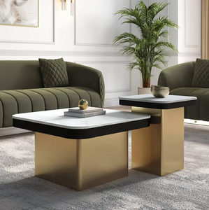 Tables basses gigognes carrées en marbre avec bases en blocs d'or massif, disponibles à prix de gros. - Product Image 1