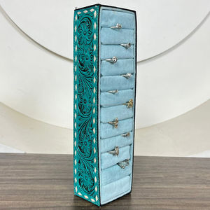 Nuevo organizador de joyería de exhibición de anillo de cuero genuino con herramientas manuales, soporte de anillo, estuches de almacenamiento forrados de terciopelo de estilo occidental - Product Image 4