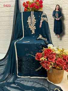 Traje Salwar Kameez Tradicional Indio y Pakistaní de Diseñador con Bordado Moderno, Vestido Elegante - Product Image 4