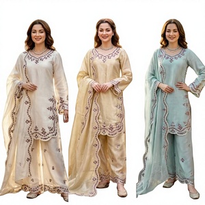 Traje TOP PLAZZO DUPATTA JMC de seda con intrincado trabajo de bordado con hilo. - Product Image 1