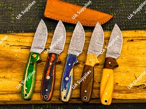 Couteau de camping Skinner à pointe tombante en acier Damas forgé à la main, personnalisable, avec support OEM/ODM, fourreau en cuir coloré - Product Image 5