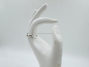 Elegante anillo de plata esterlina 92,5 de primera calidad elegante y de moda - Product Image 3