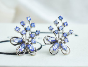 Pendientes de Plata de Ley 925 con Tanzanita Natural Azure Meadow, Diseño Floral en Racimo Marquise - Product Image 3