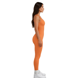 Top corto de yoga para mujer con ribete en contraste, cintura alta acampanada, logo frontal sólido, transpirable, sin espalda, ajustado, deportivo, color nude - Product Image 2