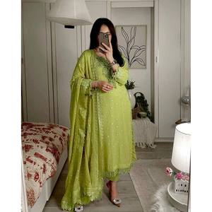 Tenue de soirée XL Tenue de travail à sequins et broderie zari Robe de mariée élégante - Product Image 1