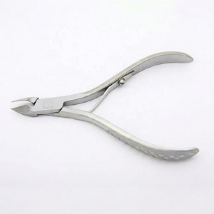 Removedor de callos de acero inoxidable impreso con logotipo personalizado profesional, pinza para cutículas de uñas, recortador de piel muerta, mango cómodo sin - Product Image 1