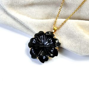 Collar con colgante de flor de ónix negro natural para ella, colgante de flor de cristal de ónix negro tallado a mano, joyería hecha a mano - Product Image 4