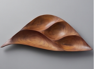 Assiette décorative en bois artisanale de qualité supérieure, forme irrégulière, design classique poli, plateau uni, élément essentiel pour une table élégante - Product Image 4