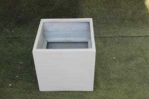 Jardinière verticale Tetra Classic en FRP, légère, durable, pour l'intérieur et l'extérieur, finition brillante, grande jardinière pour la maison et le jardin, vente en gros - Product Image 4