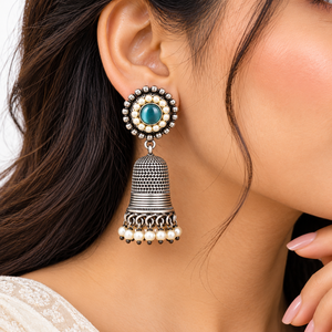 Boucles d'oreilles en laiton plaqué argent antique en forme de cloche, bijoux ethniques pour femmes pour occasions festives ARTS JEWELS - Product Image 2