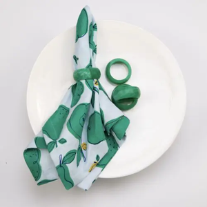 Anneaux de serviette en résine époxy, pièces décoratives de couleur verte, utilisés pour la table à manger, les occasions spéciales, les mariages, les fêtes et l'usage quotidien - Product Image 1