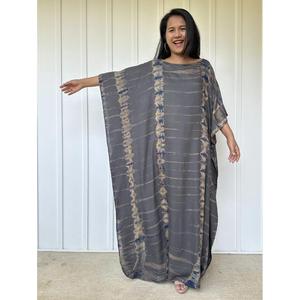Robe longue kaftan gris tie-dye pour femme, coupe ample, élégante, idéale pour les vacances et la détente - Product Image 2