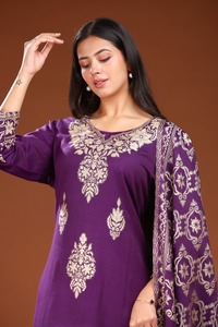 Conjunto de Salwar Kameez Morado Bordado, Vestido Islámico de Manga Larga para Uso Diario - Product Image 2