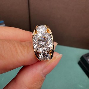 Bague à trois pierres en or jaune 10K avec diamant VS1 taille coussin double bande et trois pierres latérales rondes de 2,00 carats, cultivées en laboratoire, bijou cadeau pour anniversaires pour elle - Product Image 3