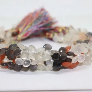 Venta al por mayor 7-8mm Multi-Moonstone Faceted Heart Shape Beads 8 pulgadas Side Cut Piedra natural para la fabricación de joyas - Product Image 1