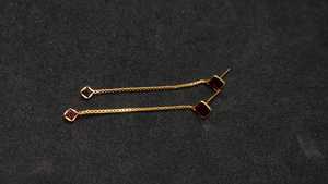 Boucles d'oreilles pendantes carrées en cristal rouge exclusives, plaquées or, longue chaîne, bijoux de mode chics et tendance pour femmes et jeunes filles, vente en gros - Product Image 3