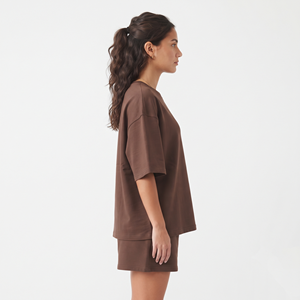 Ensemble deux pièces personnalisé avec logo pour femme – Tenue d'été 2026 – T-shirt court à manches courtes et short de sport pour femme - Product Image 2