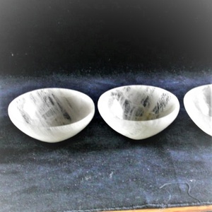 Cuencos de cuarzo blanco y cristal tallados a mano al por mayor cuencos para condimentos de piedra semipreciosa natural accesorio de cocina artesanía de ágata - Product Image 1