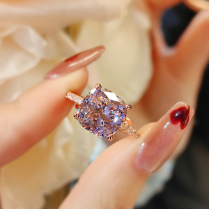 Bague de luxe en or rose avec diamants de haute caratage, sertie de pierres carrées taillées en fleur de glace, couleur caramel intense, pour femme - Product Image 4