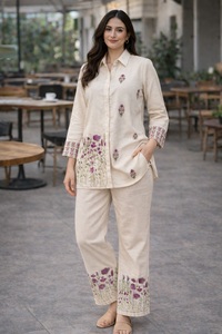 Ensemble coordonné marron de haute qualité pour femmes, manches courtes, disponible à bas prix pour les occasions habillées et les soirées. - Product Image 4