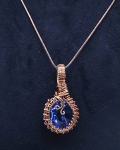 Collier en pierre de zircon avec pendentif en fil de cuivre |   Collier en cristal fait main - Product Image 4