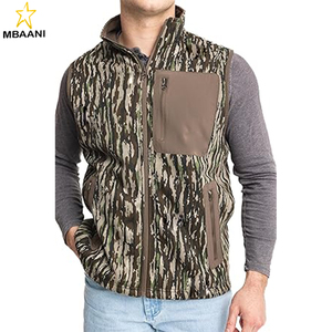 เสื้อกั๊กผู้ชายผ้าโพลีฟลีซ – เสื้อกั๊กสำหรับล่าสัตว์ลายพรางพร้อมกระเป๋าซิปและปรับขนาดได้ - Product Image 1