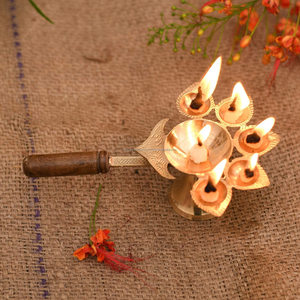 Lámpara de Aceite Religiosa Aarti de Latón Pulido, Resistente al Óxido, para Puja - Product Image 4