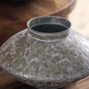 Jarrón de Metal Vintage con Textura Rústica, Maceta Decorativa para Jardín, Contenedor Floral Antiguo de Zinc, Centro de Mesa Estilo Granja - Product Image 3