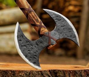 Hache viking en acier carbone forgé à la main avec manche en bois, cadeau de mariage, meilleur cadeau d'anniversaire pour lui. - Product Image 4