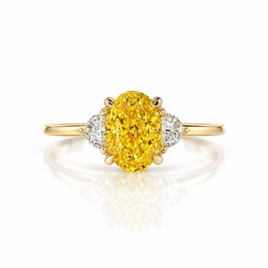 Bague de fiançailles à trois pierres en or massif 10K 14K 18K jaune, avec diamant de laboratoire ovale et demi-lune, certifiée IGI, couleur DEF, clarté VS VVS - Product Image 1