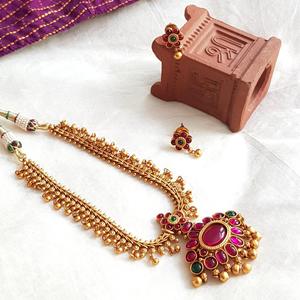 Matte Gold Polish Necklace Set with Golden Gungurus - Product Image 1