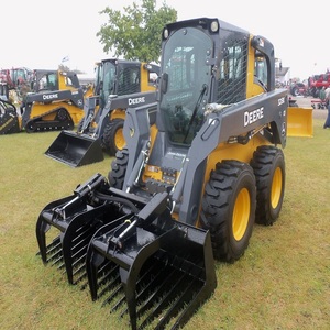 Broyeur hydraulique haute performance pour chargeuse compacte John Deere, avec moteur diesel et une efficacité opérationnelle élevée - Product Image 1