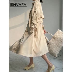 Chaqueta cortavientos larga de alta definición para mujer, estilo doble botonadura, que estiliza y rejuvenece, ideal para principios de primavera. Chaquetas personalizadas. - Product Image 4
