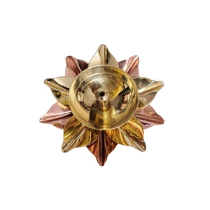 Lámpara Diya de Latón Premium con Diseño de Loto y Om, Lámpara de Aceite Tradicional India para Puja, Decoración Religiosa y Festiva - Product Image 3