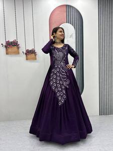 Vestido Anarkali Morado Bordado con Lentejuelas y Motivo de Pavo Real, Manga Larga, para Bodas, Fiestas, Diwali, Ropa Étnica India para Mujer - Product Image 1
