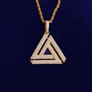 Collar con Colgante de Diamante Moissanite Estilo Pirámide Triangular, Última Tendencia en Hip Hop, Dijes de Moissanite con Incrustaciones de Oro, Dijes Finos - Product Image 3