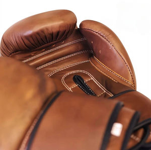 Gants d'entraînement de boxe thaïlandaise MMA de haute qualité fabriqués au Pakistan, gants de boxe en cuir extensible imperméables personnalisés - Product Image 3