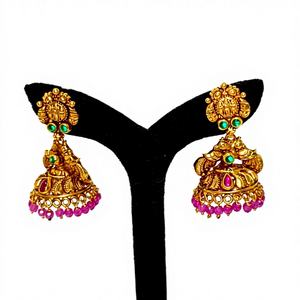 Pendientes Jhumka Antiguos de Oro Sólido de 22k, Hechos a Mano con Esmeraldas Verdes y Perlas Naturales para Bodas - Product Image 1