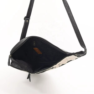 Sac à bandoulière en cuir de vachette style western cowboy pour femme - Product Image 1