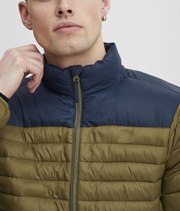 Veste matelassée légère pour homme en vert olive, panneaux d'épaule bleu marine, fermeture éclair sur le devant, vêtement d'extérieur décontracté chaud pour l'hiver, 100% nylon - Product Image 4