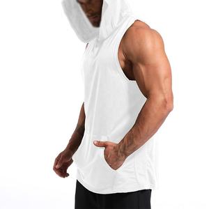 Sudadera sin mangas para hombre con cuello alto y logo frontal, ideal para fitness y entrenamiento en el gimnasio. - Product Image 3