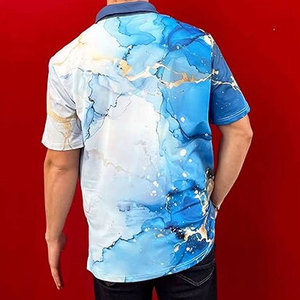 Polo de performance pour homme rouge avec motif rayé diagonal, tissu athlétique respirant et anti-humidité, manches courtes - Product Image 3