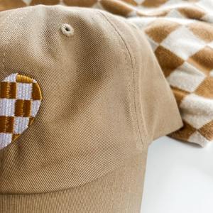 Gorra de béisbol de 6 paneles de algodón personalizada de alta calidad OEM ODM sombrero de papá liso sin estructura ajustable bordado Logo 2D para niños y mujeres - Product Image 4