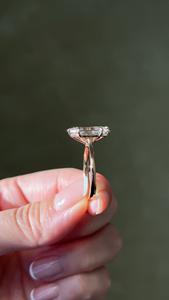 Anillo Solitario de Diamante con Corte Hexagonal en Oro Sólido, Anillo de Compromiso Minimalista, Joyería Fina Geométrica Elegante, Regalo de Lujo para Mujer - Product Image 4